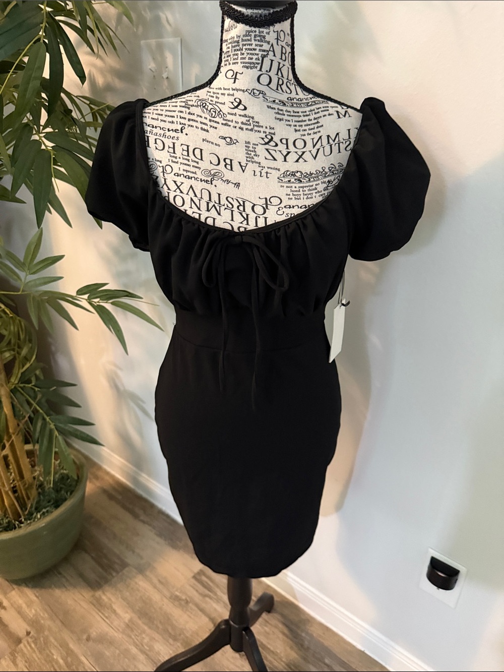 iris Black Puff-Sleeve Midi Dress
